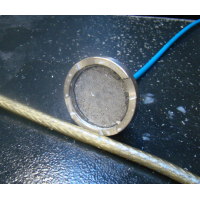 La ventouse se place au fond du bac et aspire le liquide de refroidissement soluble.